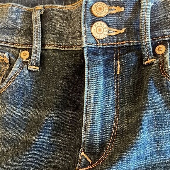 - Express cropped legging midrise size 2. Medium wash. Great condition. - Picture 4 of 9